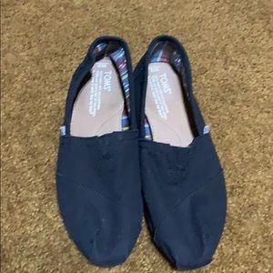 Black Toms! Size 6